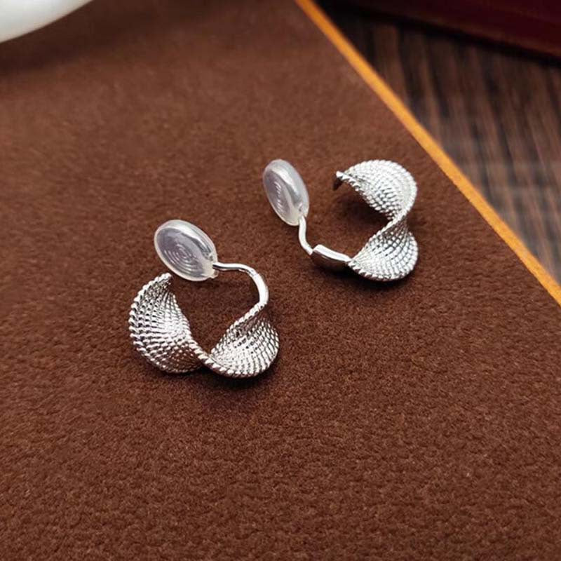 French simple niche design sense twist metal earrings, advanced sense ear clips, no ear holes, mosquito coil disc earrings