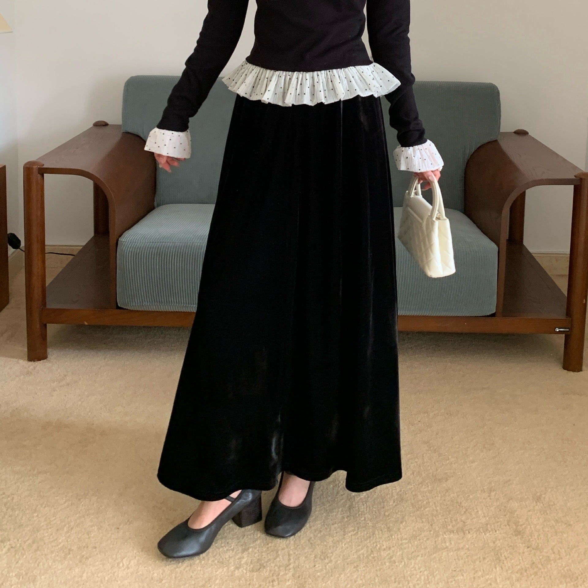 Skinny versatile pendant high waist velvet skirt