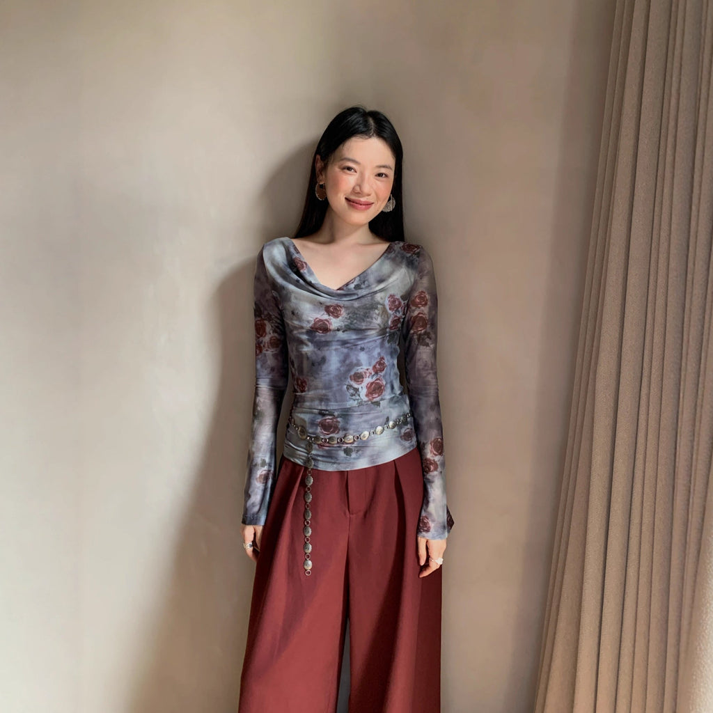 Design Swing Neck Slim Flower Long Sleeve Top
