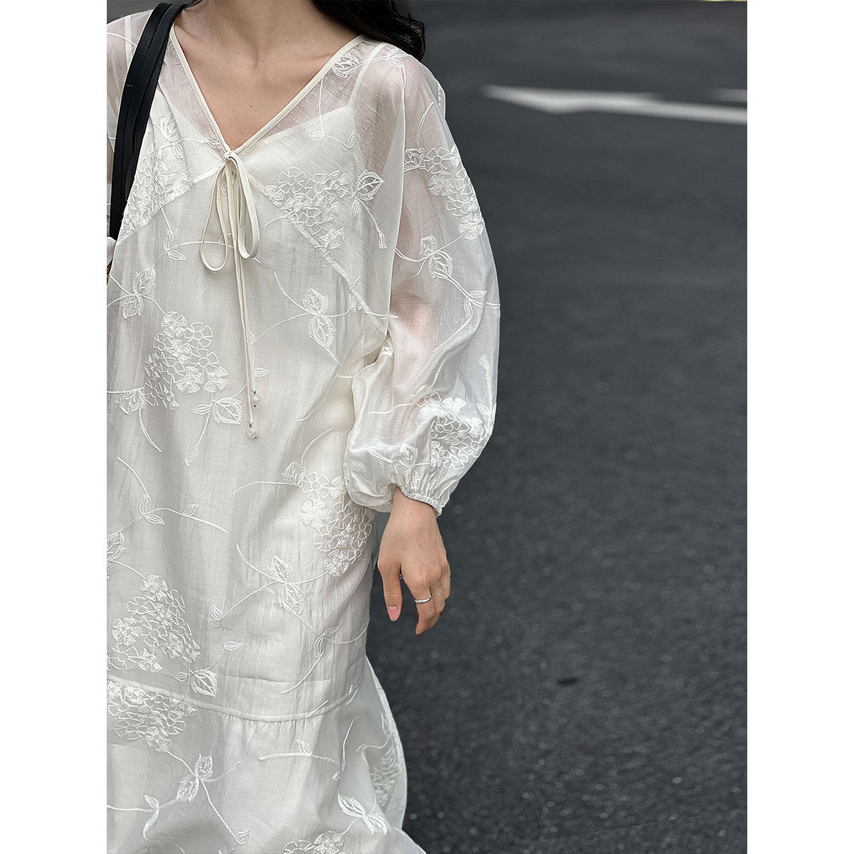 Heavy industry embroidered mesh skirt + V-neck suspender skirt two-piece summer vacation dress