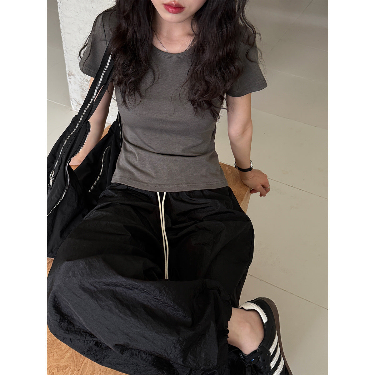 Korean version front shoulder short-sleeved T-shirt women's summer new back hollow waist round neck slim top