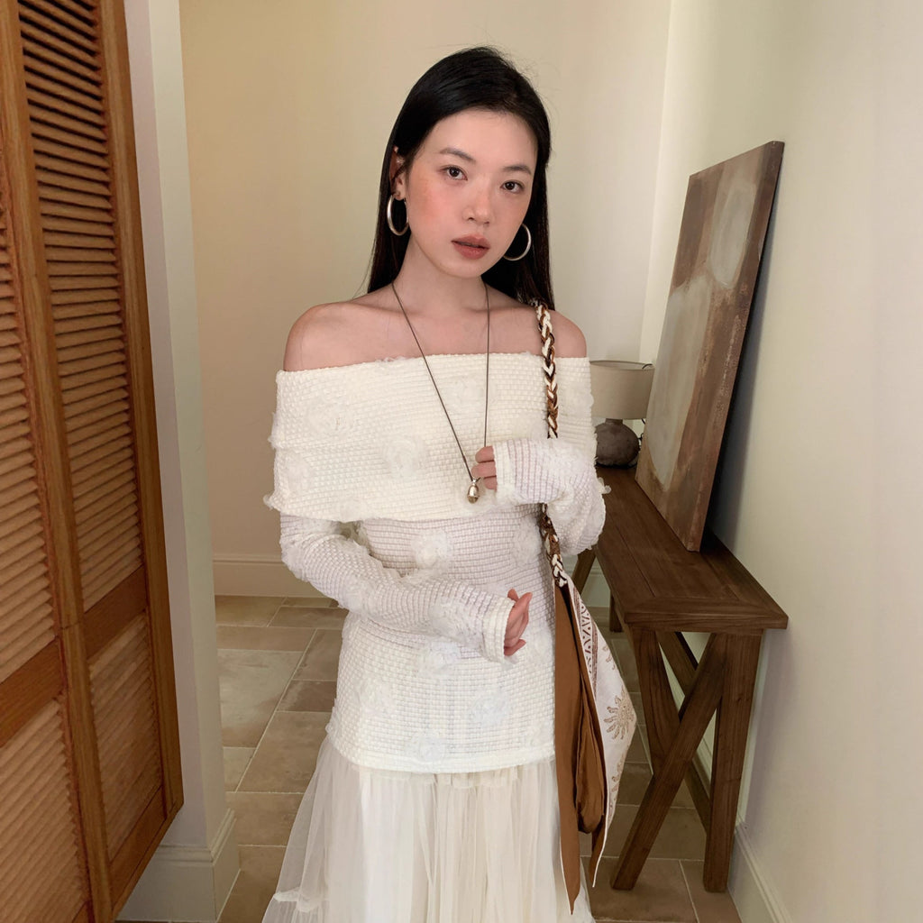 Japanese retro sweet age-reducing texture long-sleeved one-word shoulder bottoming shirt