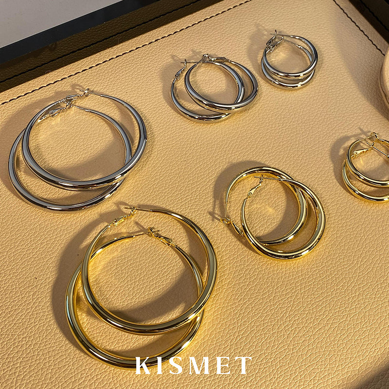 Light luxury niche design high-end earrings, circle earrings.