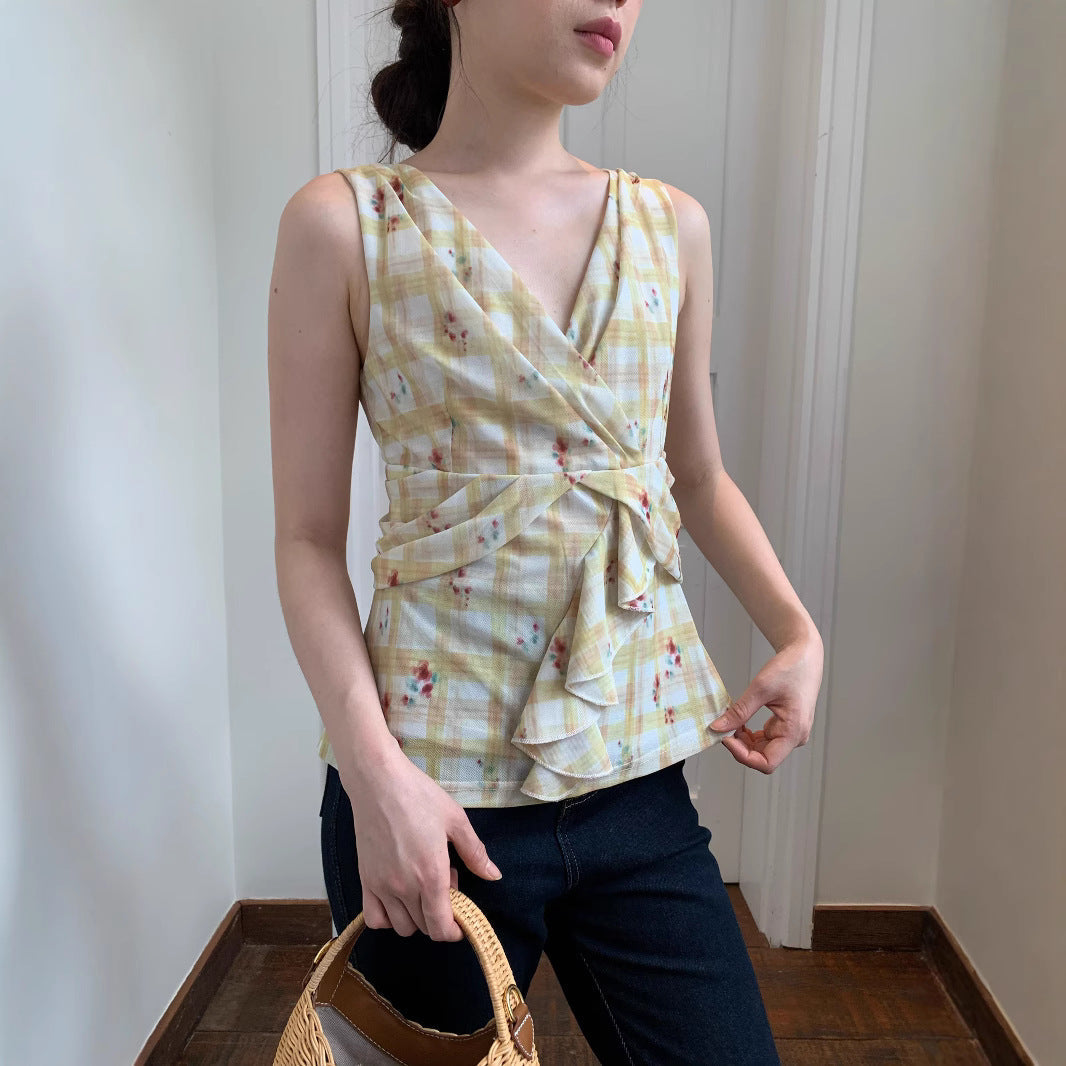 Sweet age-reducing plaid v-neck sleeveless sling top