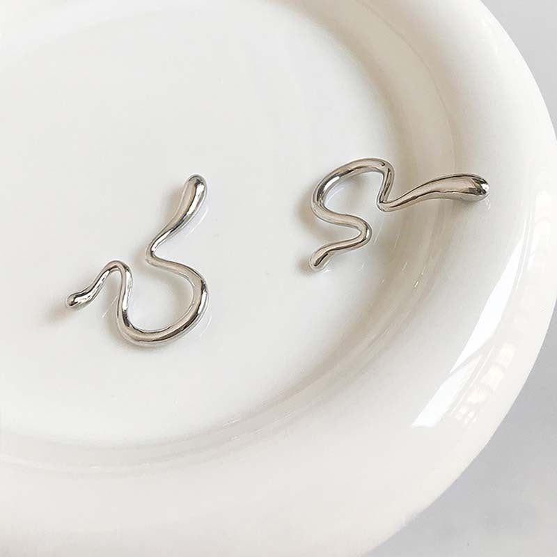 Piercing bone clip cool handsome cold fashion earrings Japanese and Korean men light luxury earrings without pierced ears