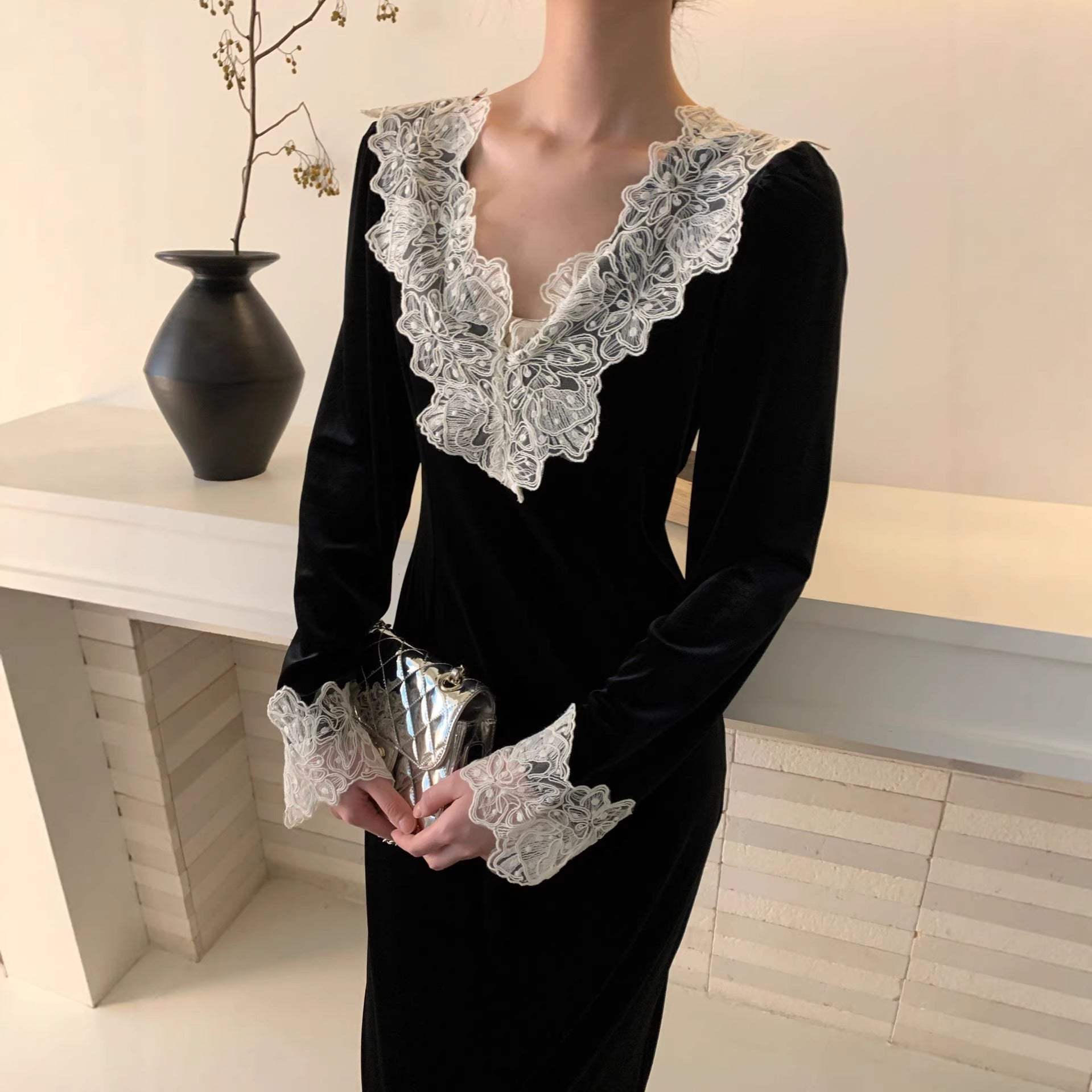 Yuan Hepburn temperament lace v-neck velvet dress