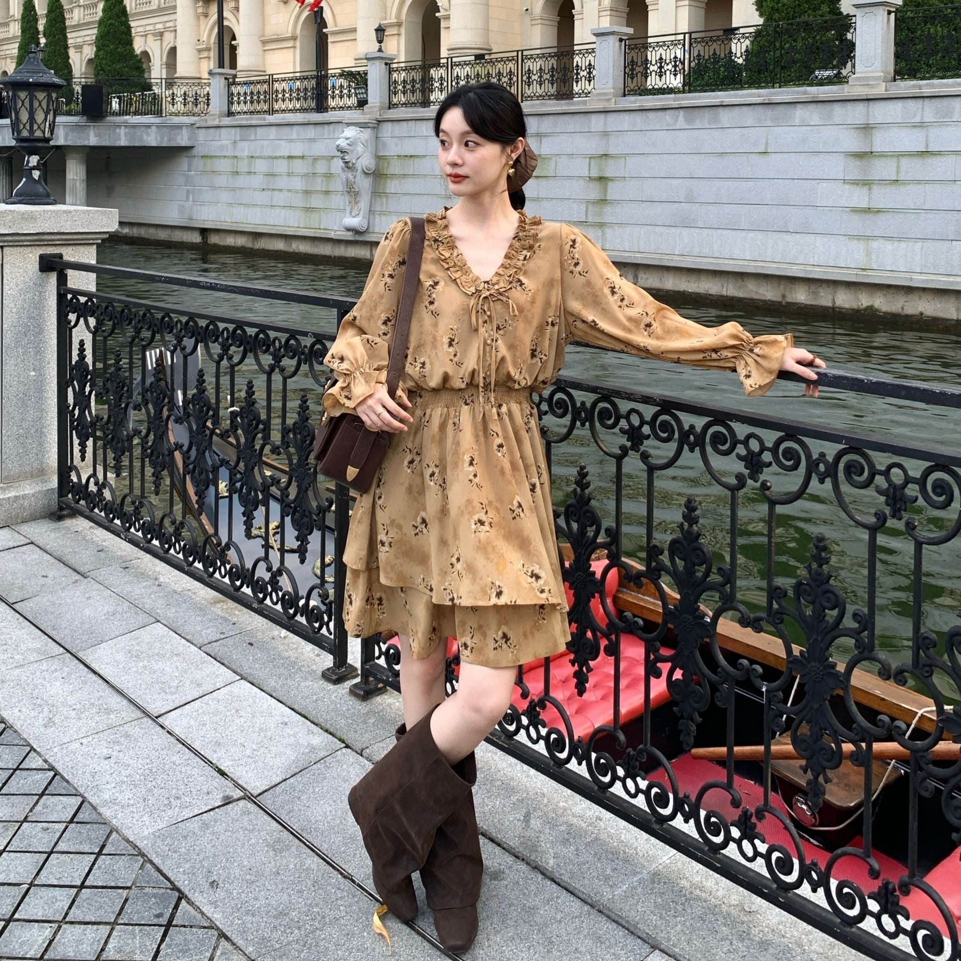 Pastoral holiday style fungus edge v-neck waist floral dress