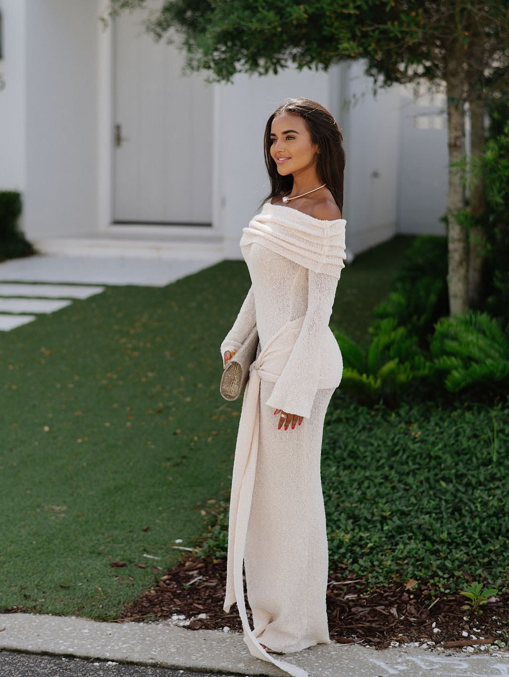 Slim fit shoulder dress