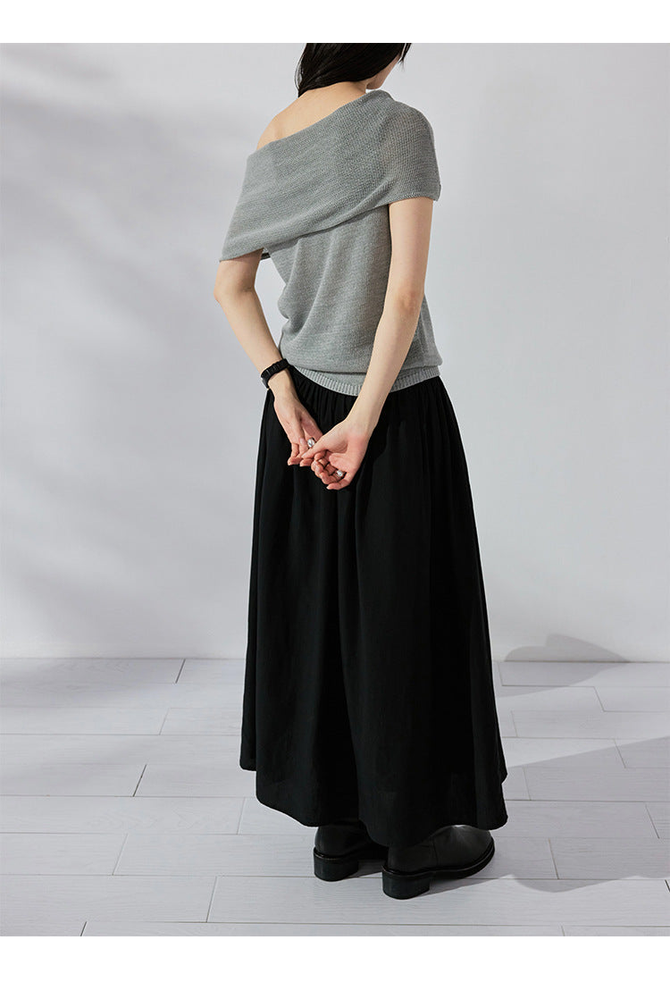 Wear more than one dress, but you can wear a lazy knitted sweater with straight shoulders and slanted shoulders.