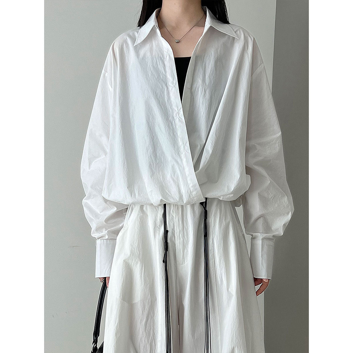 Korean high-texture large V-neck stacked shirt women's autumn lazy design hem waist shirt