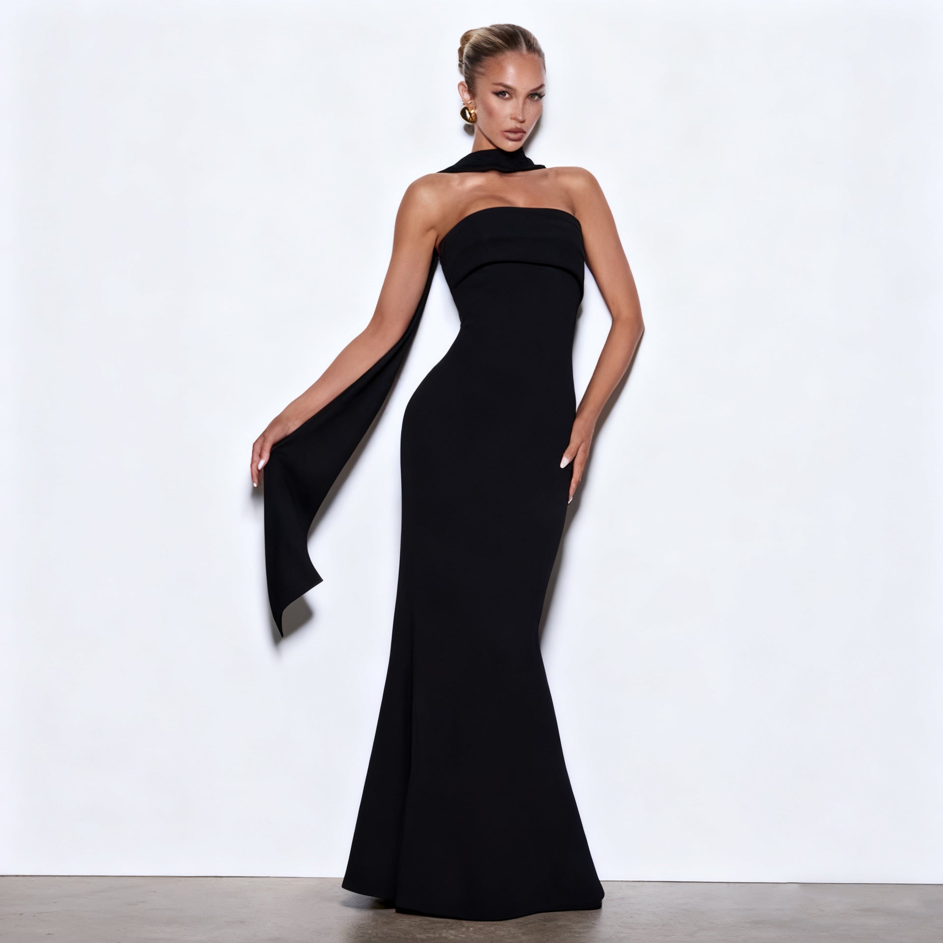Slim-fit celebrity streamer halter hip skirt