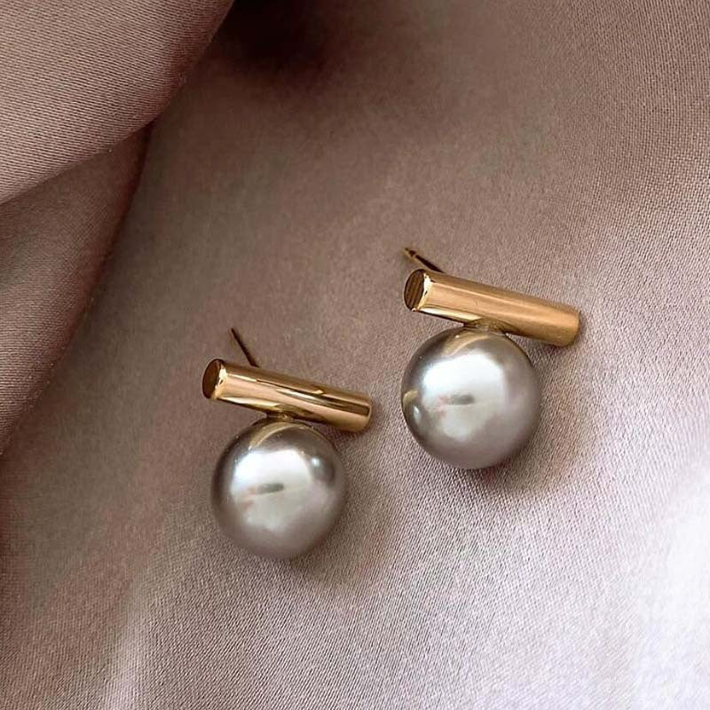 Niche design gray pearl stud earrings retro temperament high-end earrings 2023 popular earrings