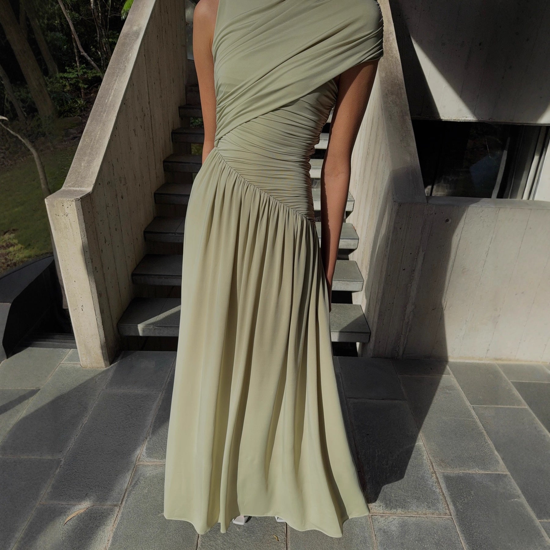 Fashion sexy pleated slanted shoulder vacation style vest skirt irregular waist dress