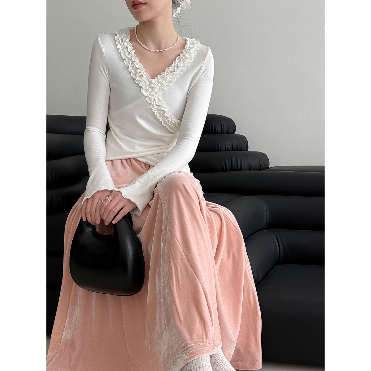French three-dimensional lace V-neck inner women's 26 early spring niche design slim-fitting fungus edge bottoming shirt