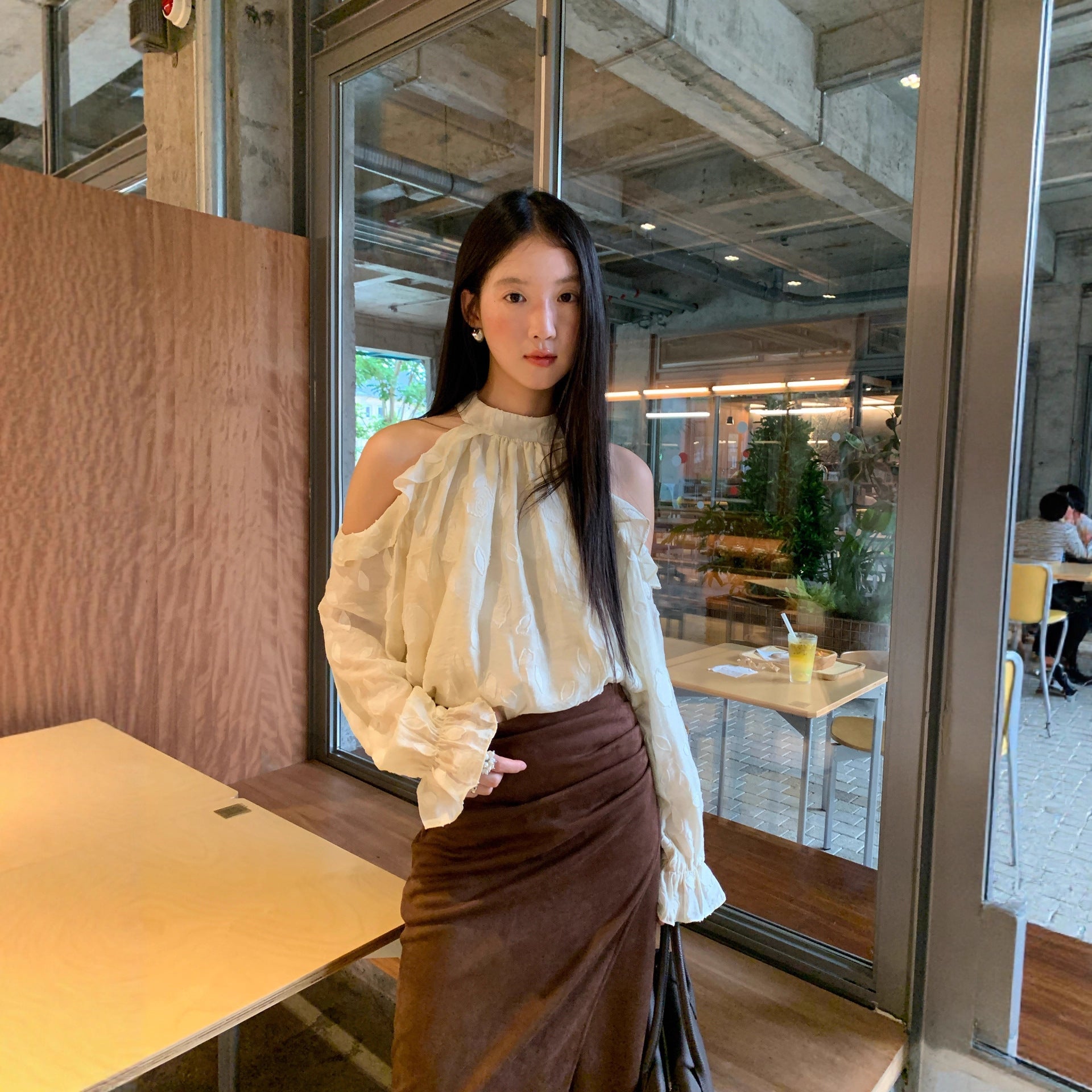 Sweet age-reducing ruffle top neck off-the-shoulder shirt
