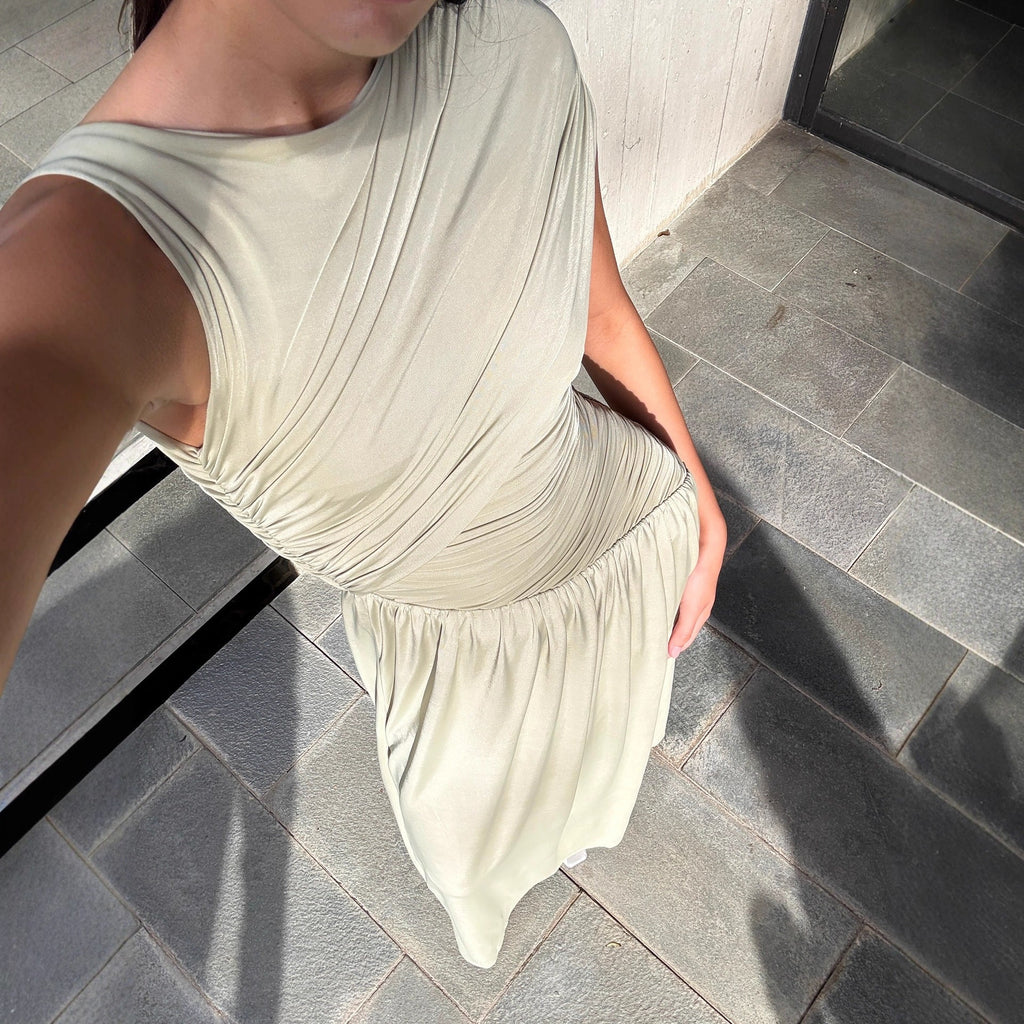 Fashion sexy pleated slanted shoulder vacation style vest skirt irregular waist dress