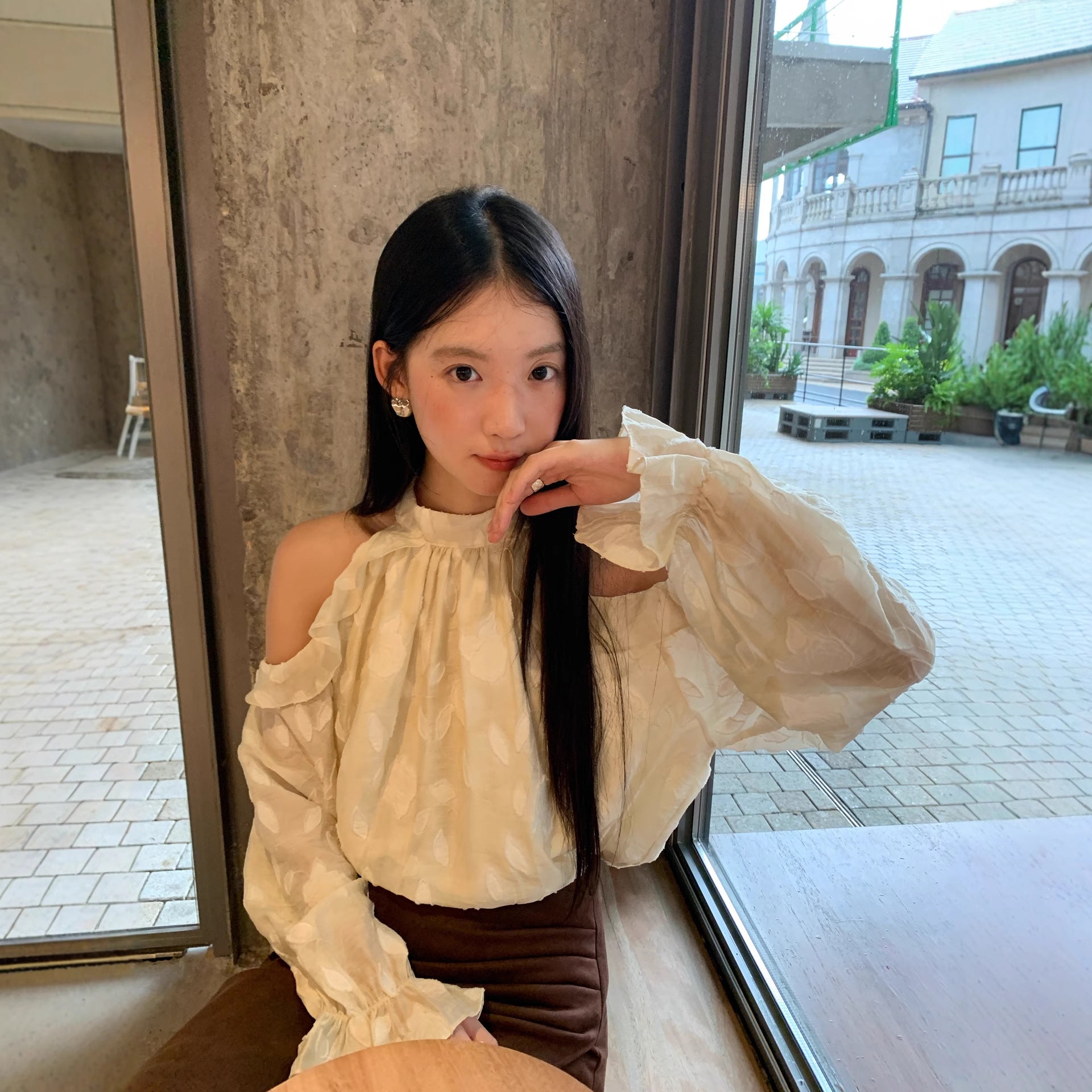 Sweet age-reducing ruffle top neck off-the-shoulder shirt
