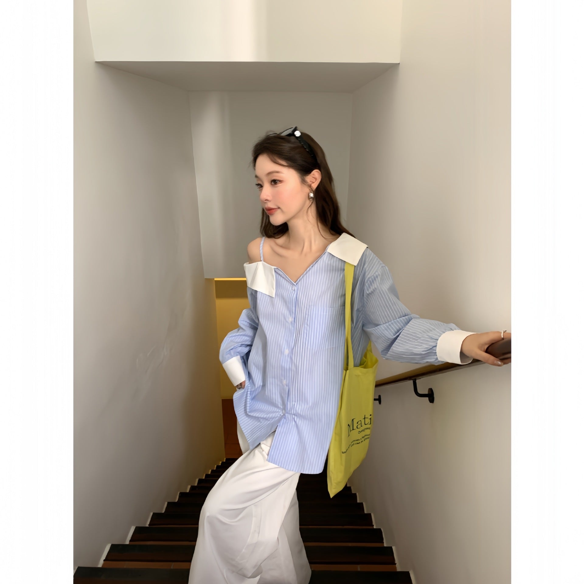 Age-reducing temperament design off-the-shoulder striped shirt