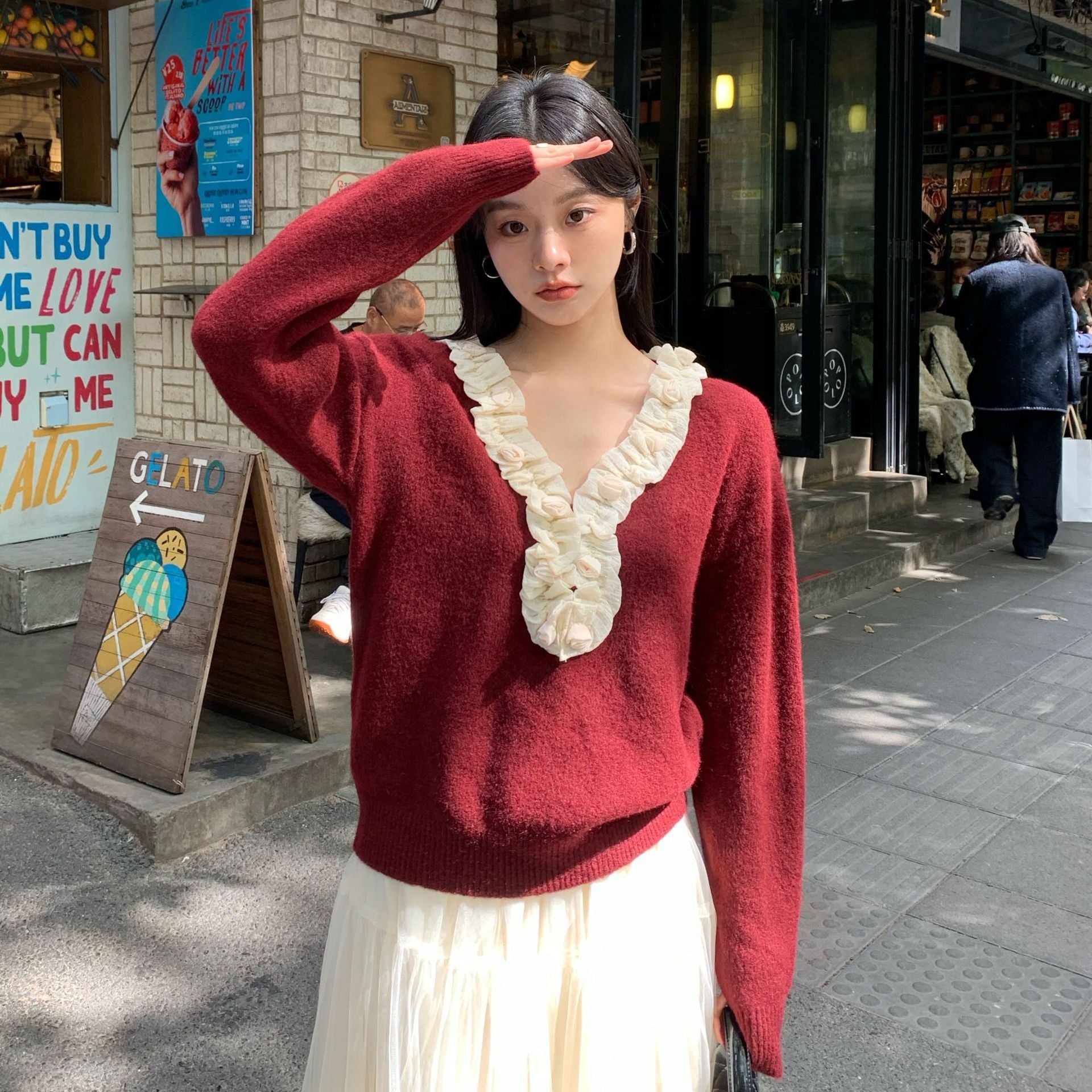 Sweet age-reducing V-neck loose sweater with fungus edge