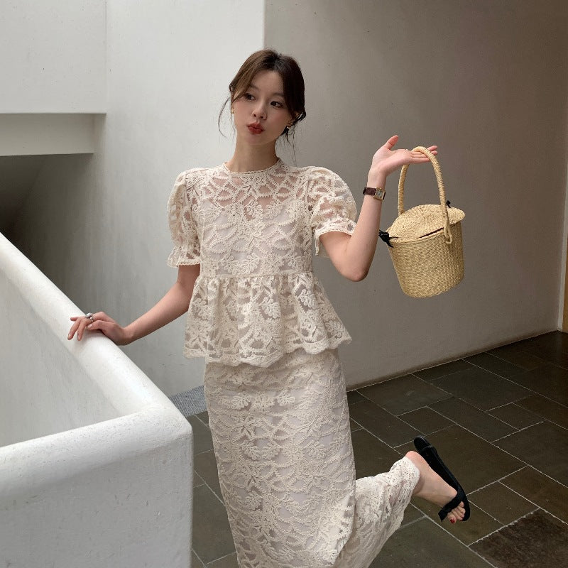Hollow bubble sleeve lace top