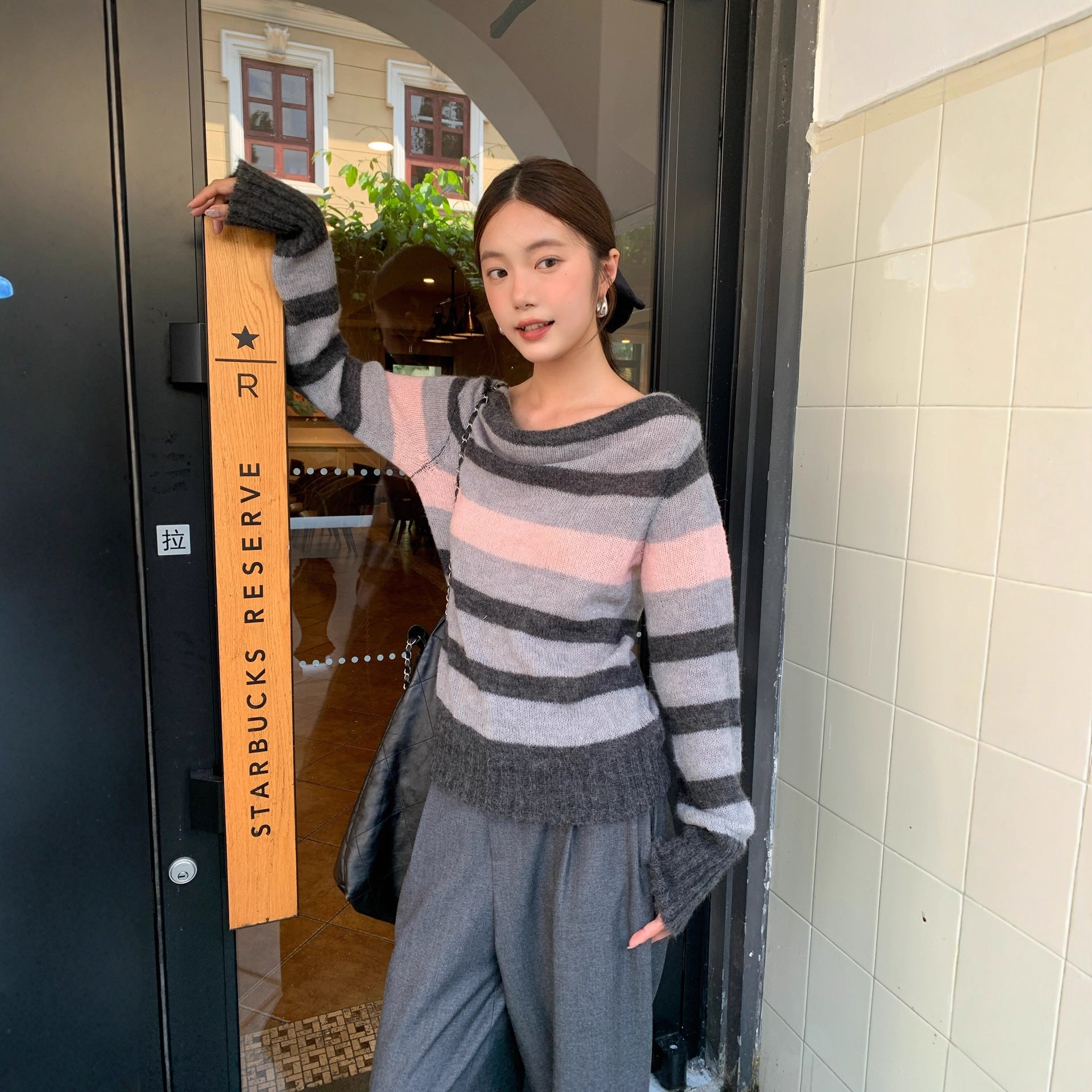 Retro striped color matching swing neck atmosphere soft waxy skin-friendly sweater
