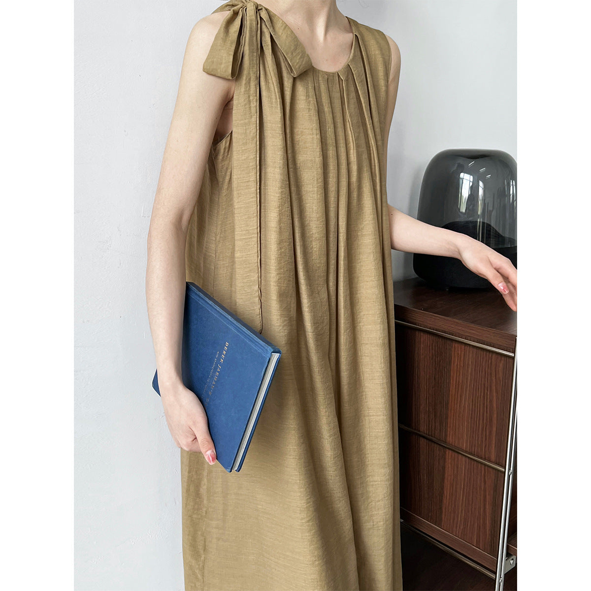 French imitation linen pleated sleeveless A-shaped dress, thin high-end vest skirt, vacation dress