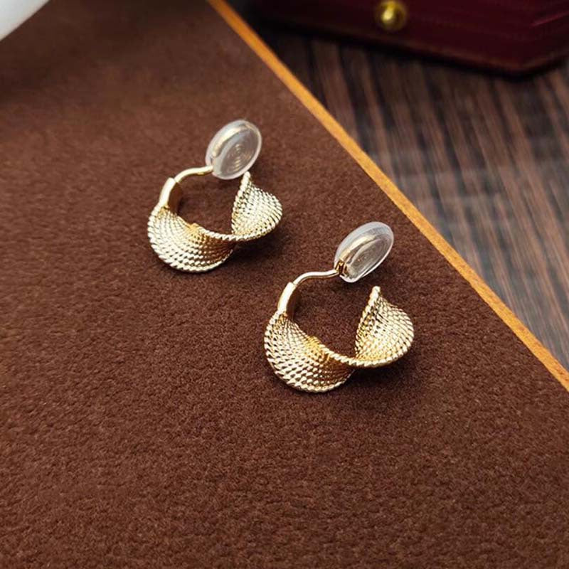 French simple niche design sense twist metal earrings, advanced sense ear clips, no ear holes, mosquito coil disc earrings