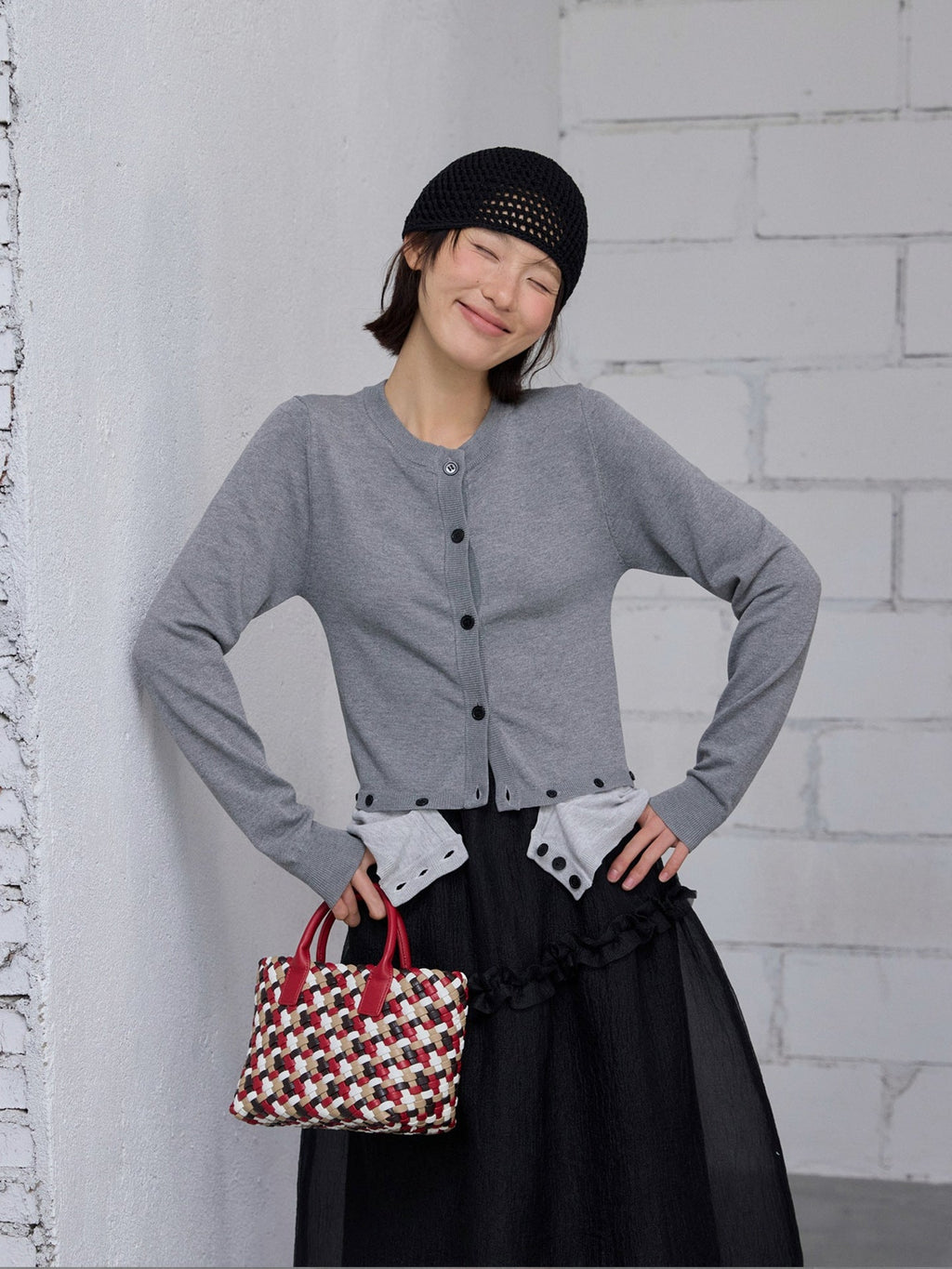 Contrasting buttons fake two-piece cardigan knitted sweater