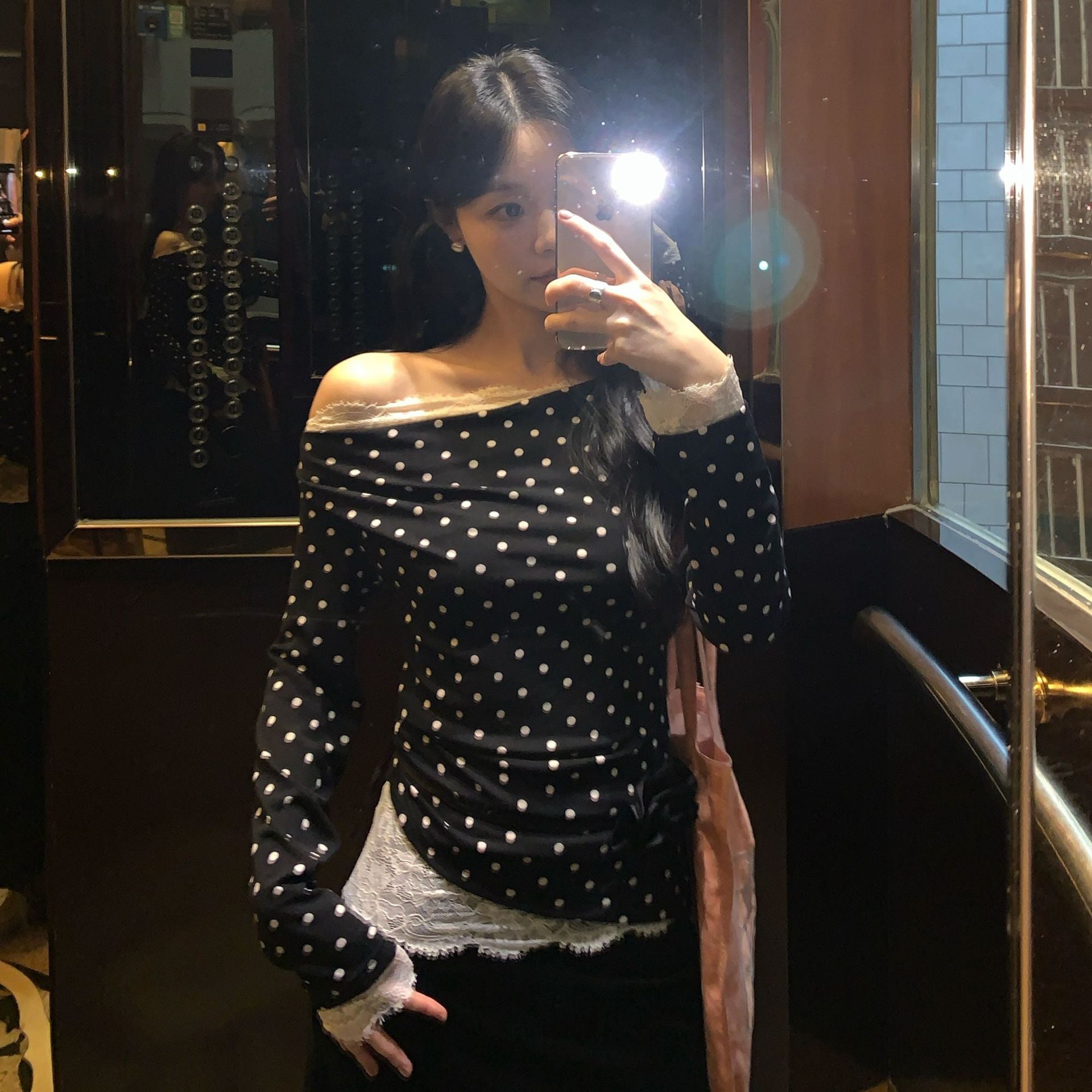 Gentle polka dot slanted shoulder slim-fit lace-edged long-sleeved knitted sweater