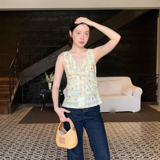 Sweet age-reducing plaid v-neck sleeveless sling top
