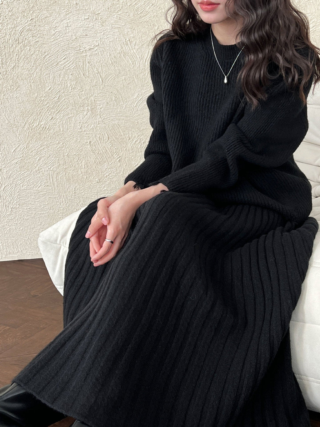 Korean lazy style crew neck knitted sweater + high waist and thin pleated skirt women's autumn and winter suit