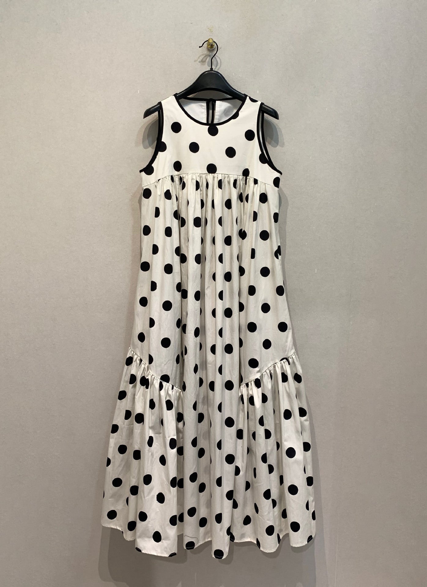 Spring and summer French literary and retro fashionable polka dot sleeveless dress