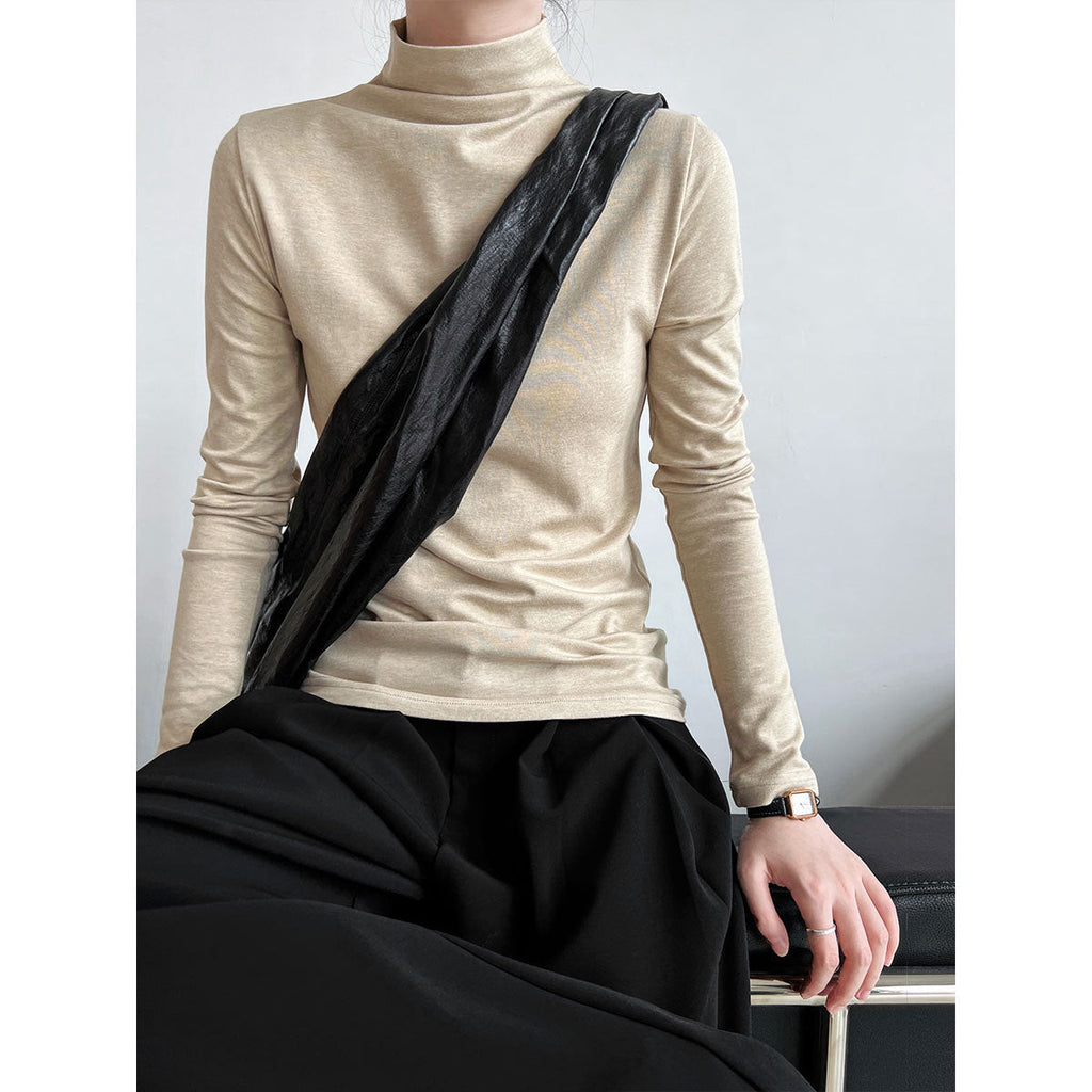 The new spring model is layered with a slim and simple inner soft waxy top