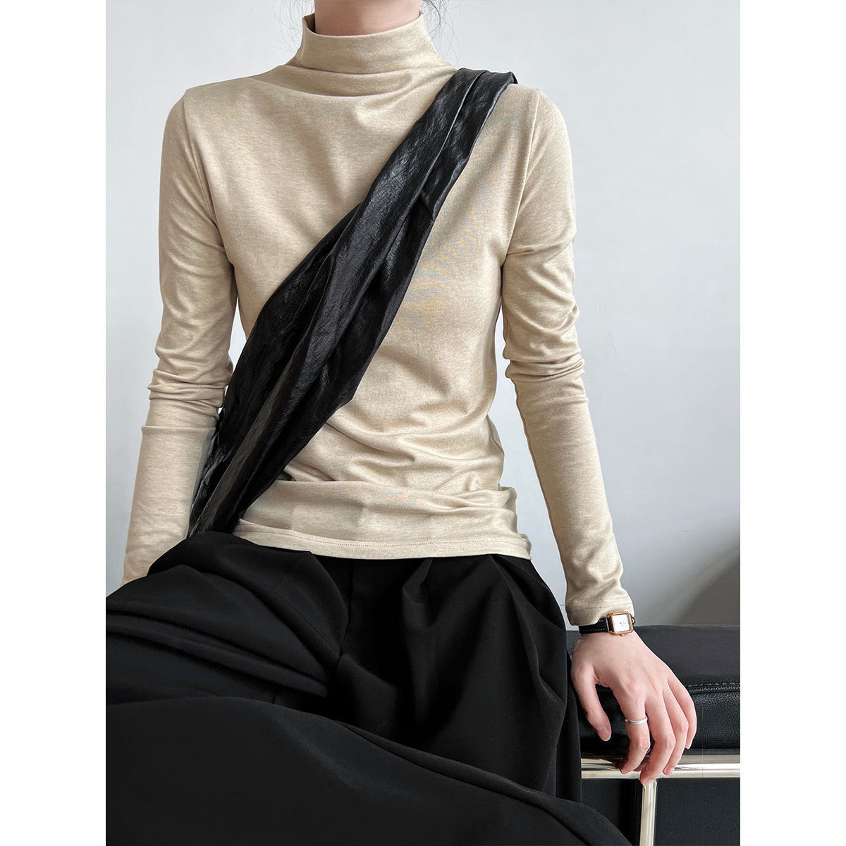 The new spring model is layered with a slim and simple inner soft waxy top