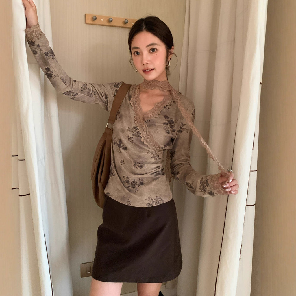 Beautiful slim-fit lace-trimmed streamer v-neck long-sleeved bottoming shirt