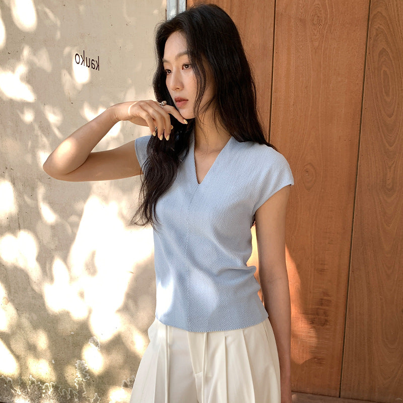 Spring and summer minimalist and versatile muscle-building V-neck slim-fitting and thin small flying-sleeved knitted sweater