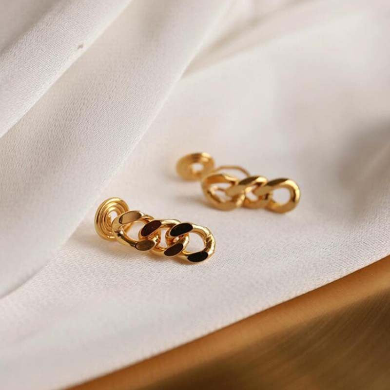 Simple chain without ear clips