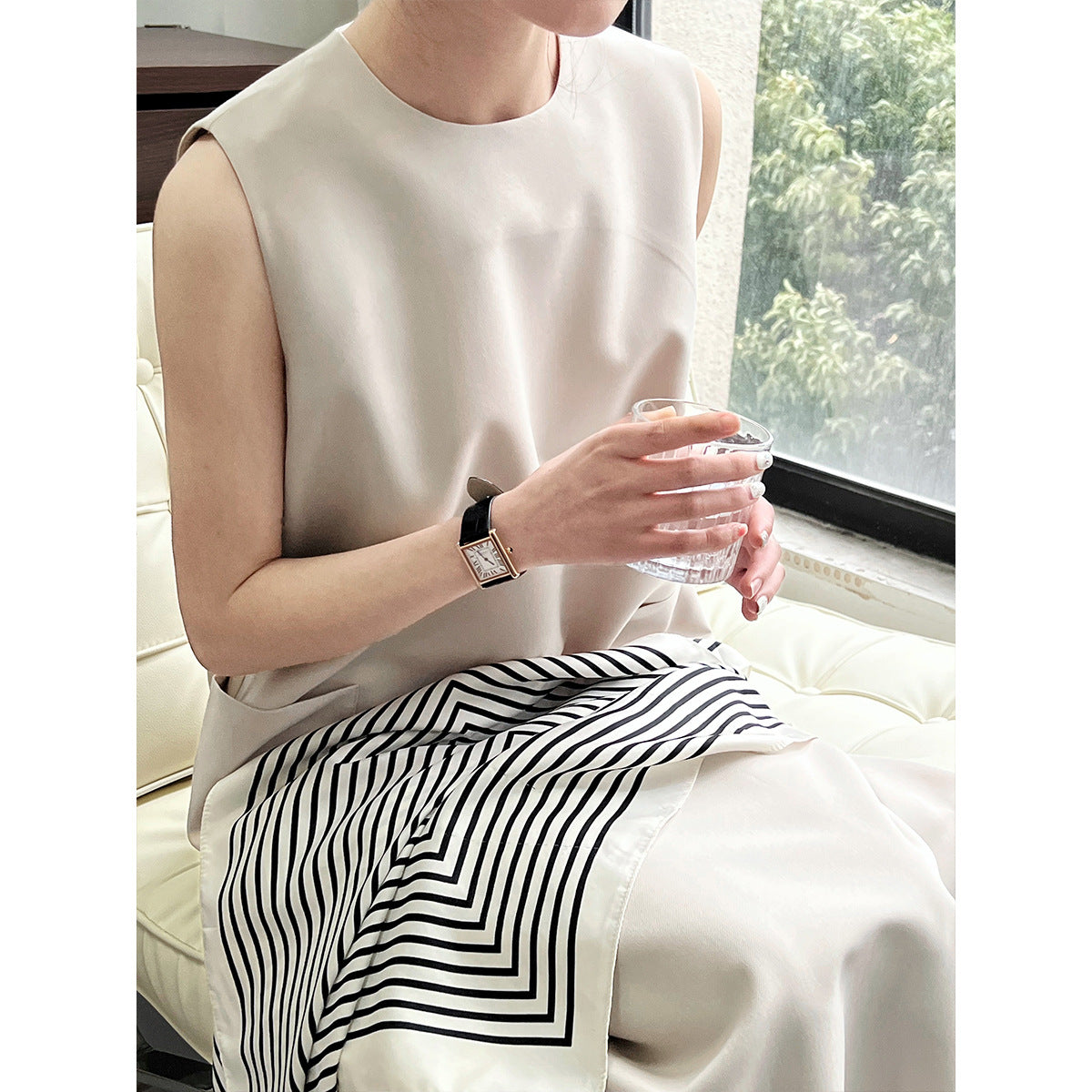 Temperament simple commuter sleeveless suit vest dress women's loose round neck drape straight skirt