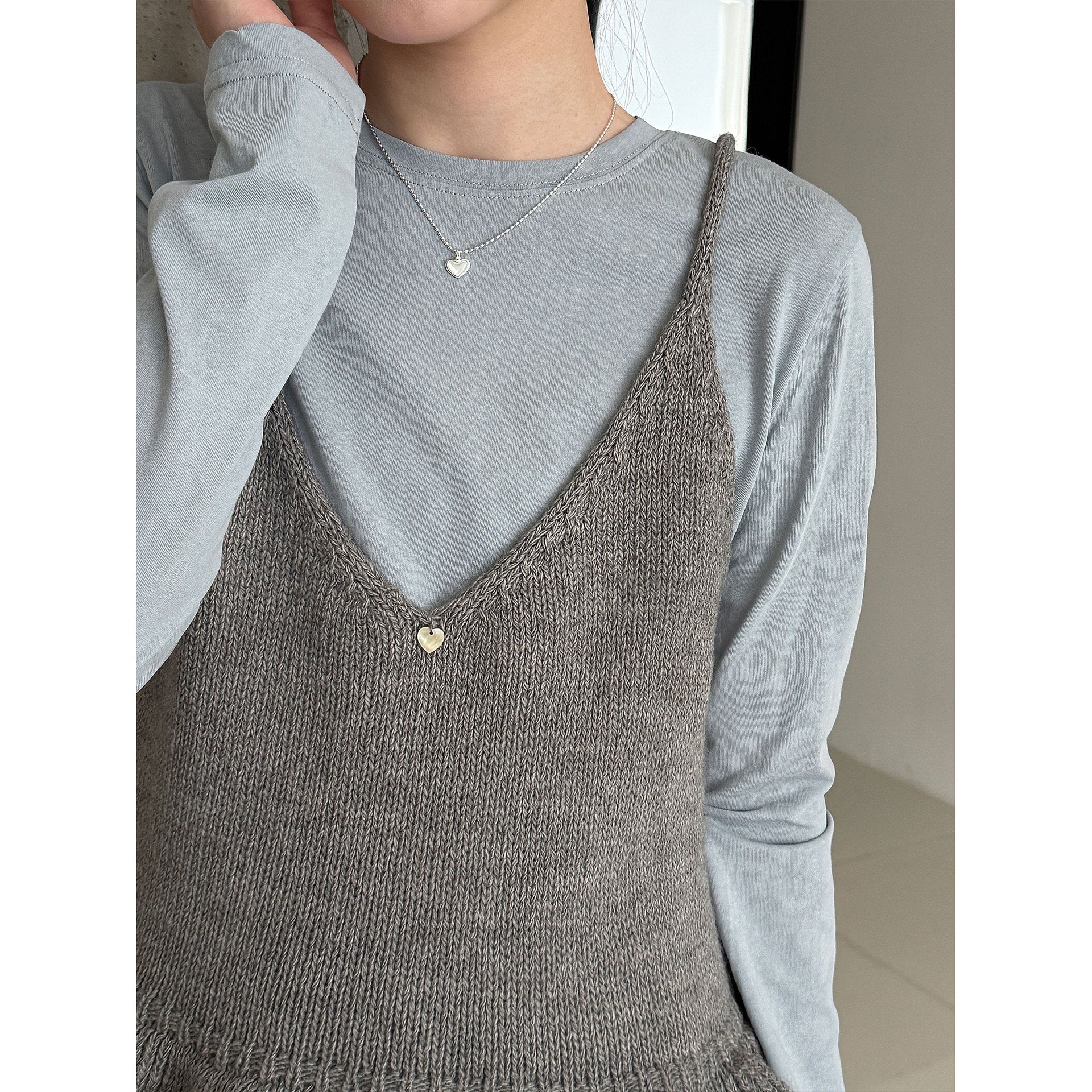 Gentle V-neck ruffle edge knitted vest women's 26 early spring new stacked wear versatile suspender top