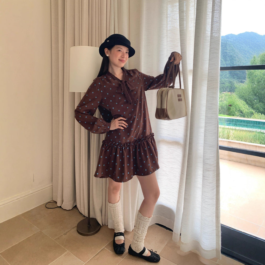 Sweet age-reducing streamer design polka dot dress