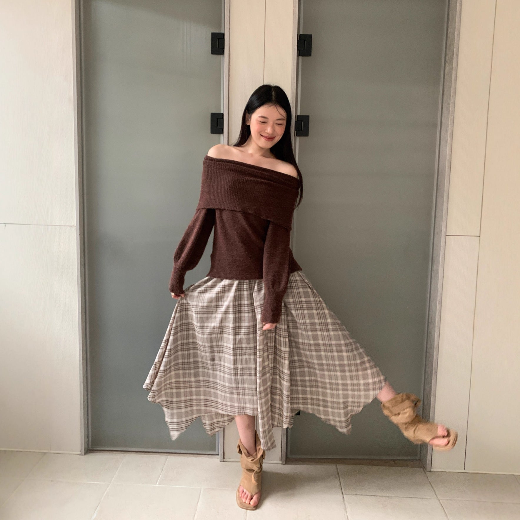 Niche design straps irregular plaid skirt
