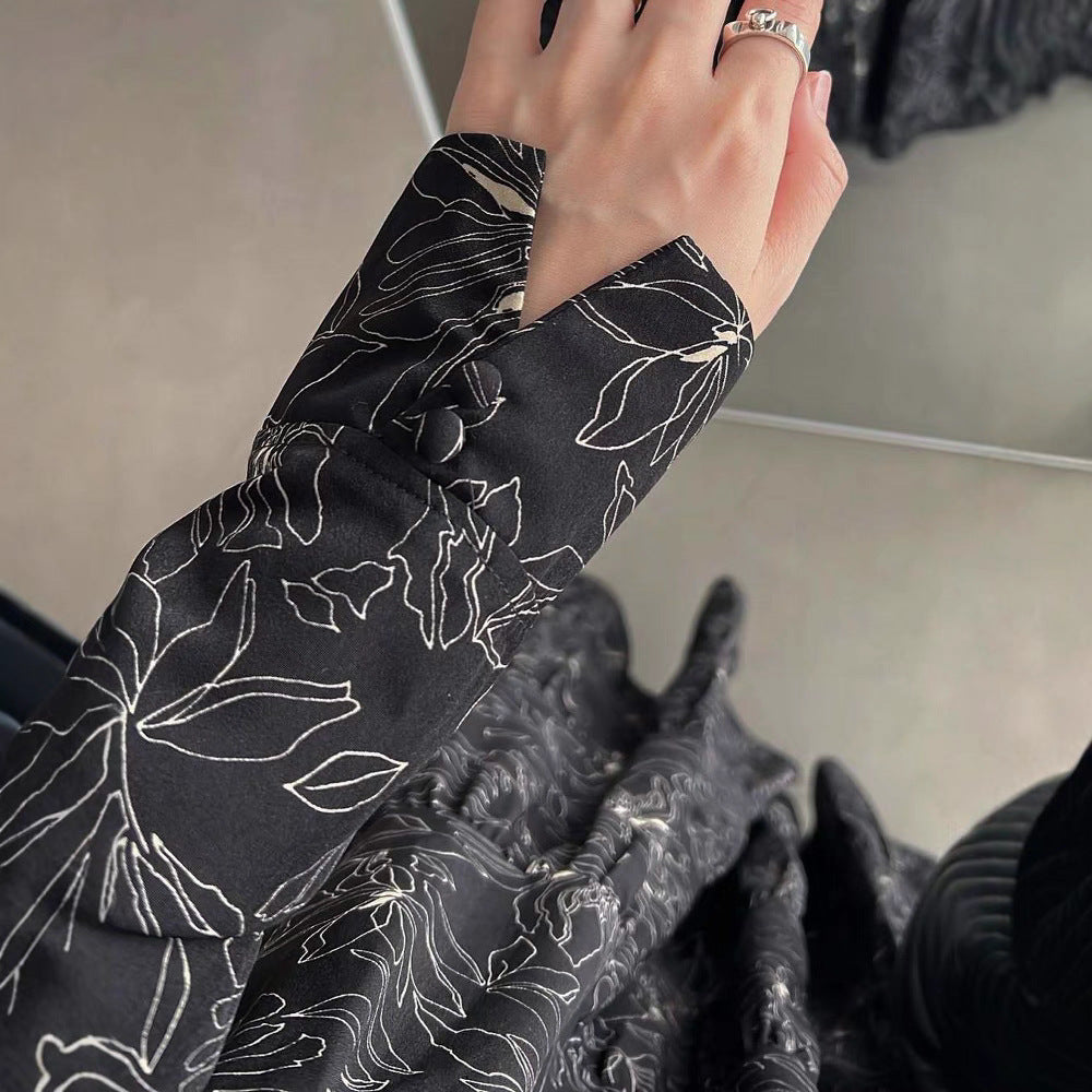 Comfortable silhouette loose and slim dress