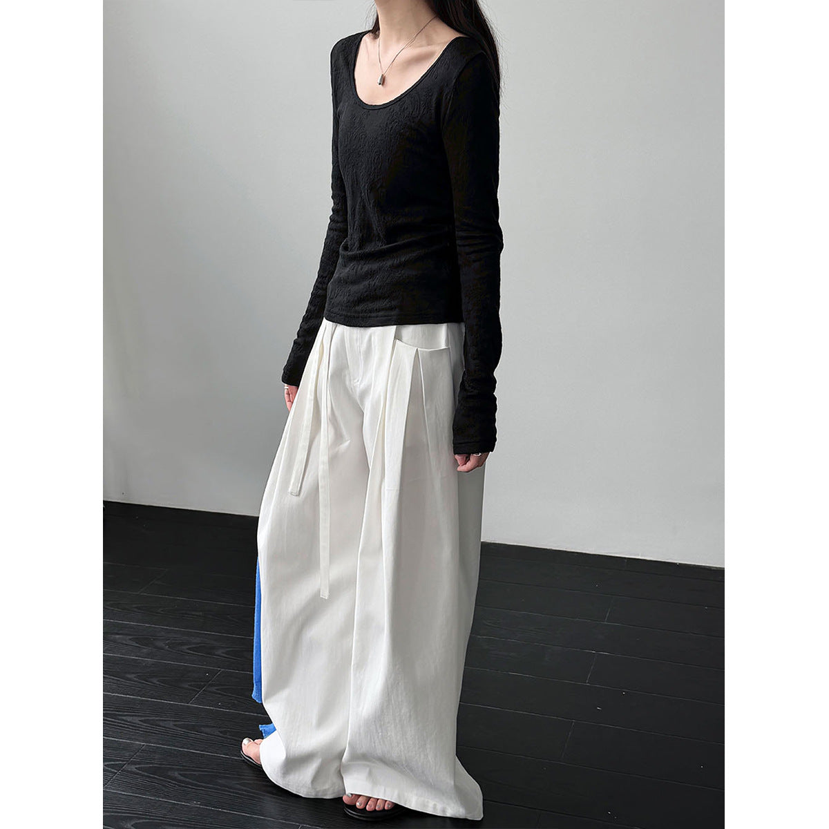 Gentle heavy industry jacquard big U-neck slightly transparent texture bottoming shirt women's spring new temperament top