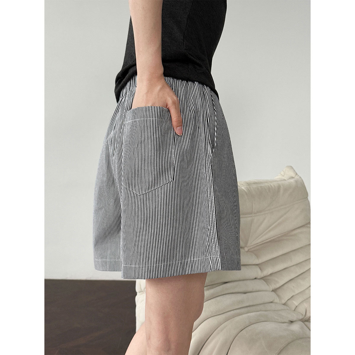 Korean style minimalist retro vertical striped casual hot pants - women's summer new high-waisted slimming a-line shorts