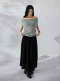 Wear more than one dress, but you can wear a lazy knitted sweater with straight shoulders and slanted shoulders.