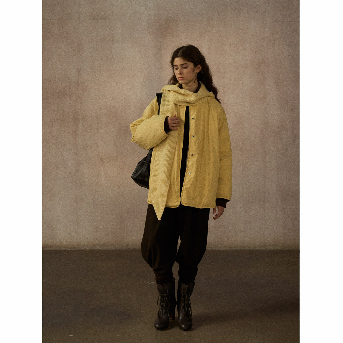 Simple and rich contrasting colors, two-sided wear, round neck loose and thin, warm down jacket