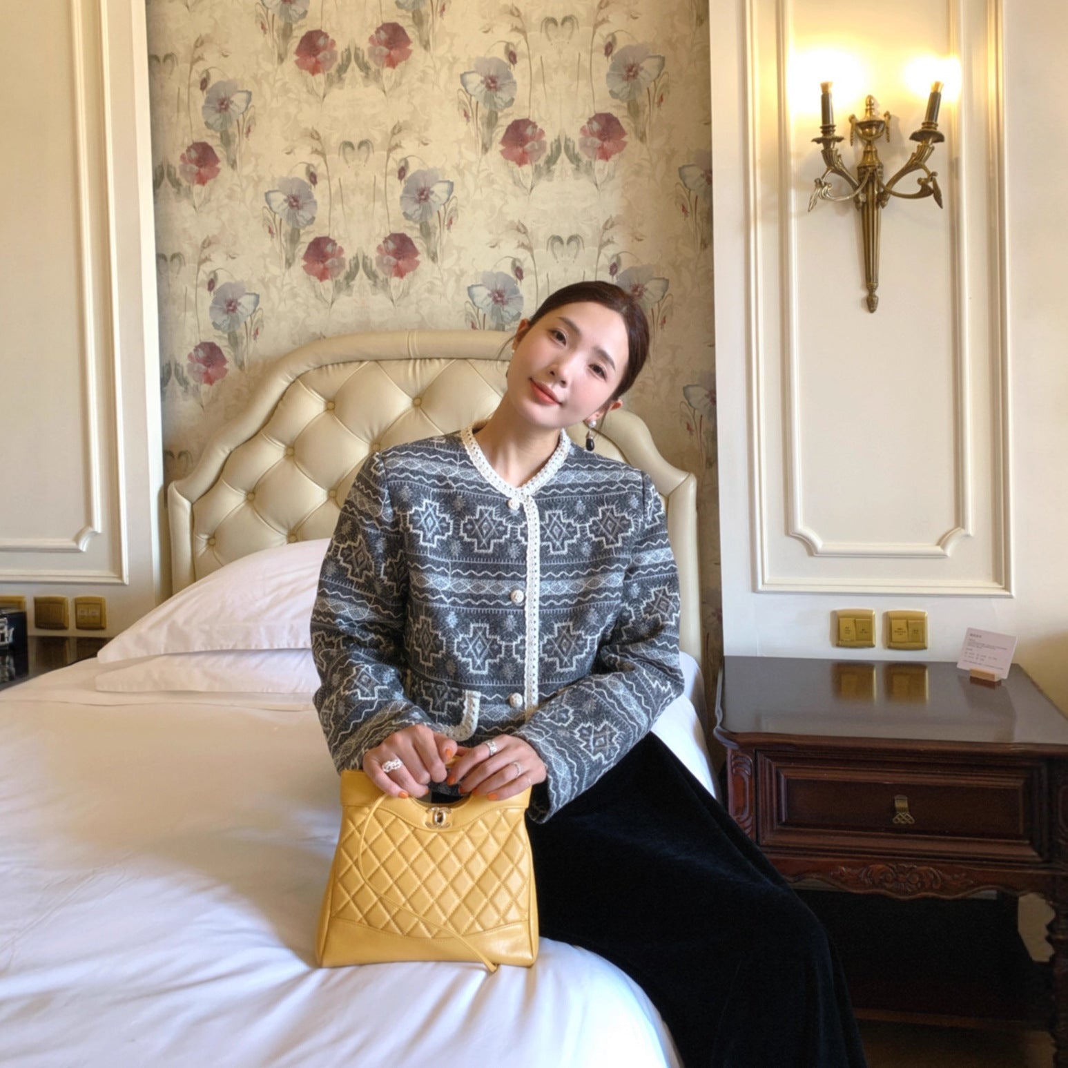 French literary and retro embroidered jacquard short Xiaoxiangfeng jacket