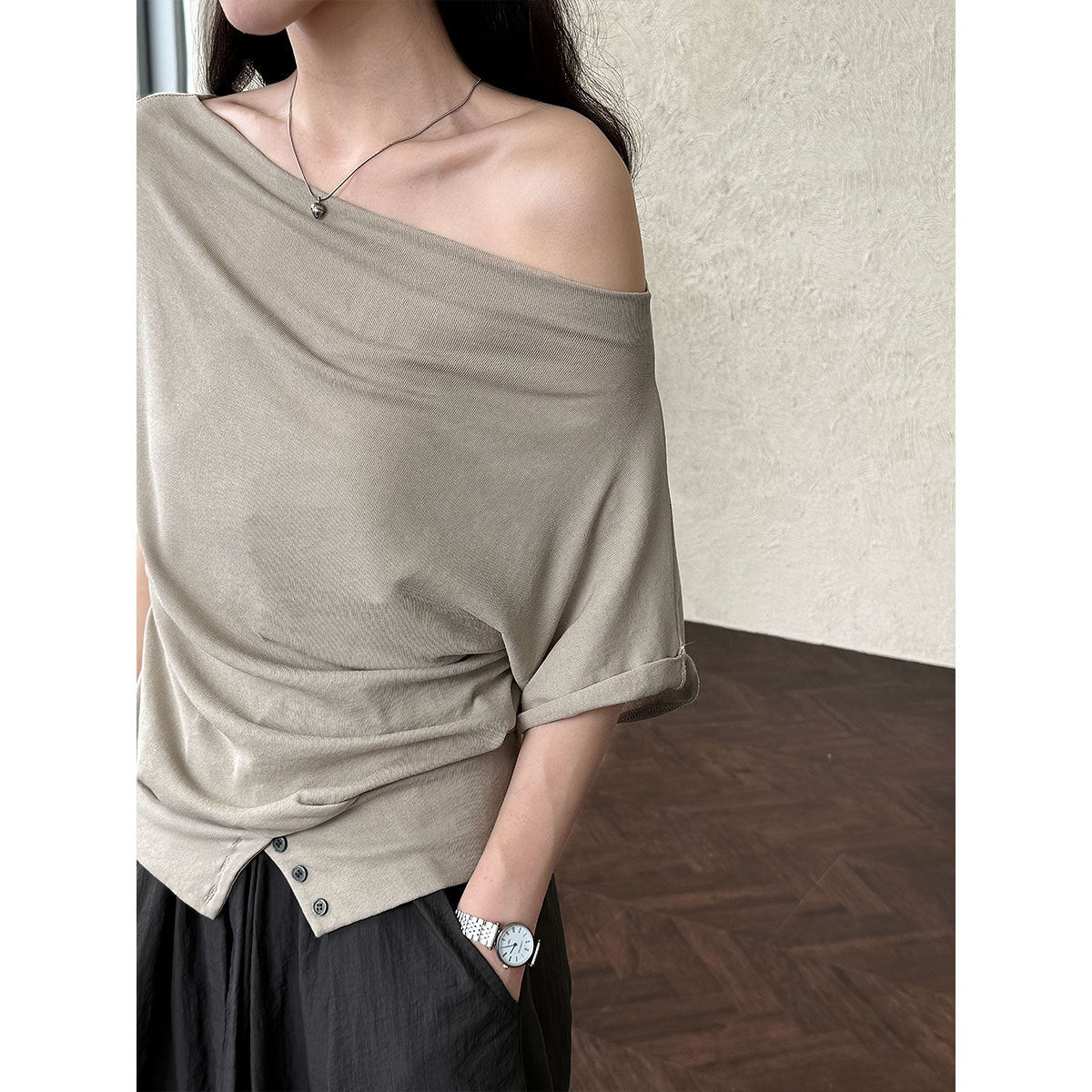 Slanted shoulder hem waist one-shoulder T-shirt women's summer new niche design sense Korean simple short sleeves