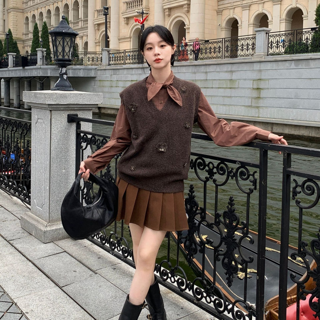 Sweet stacked three-dimensional flower wool v-neck sweater vest