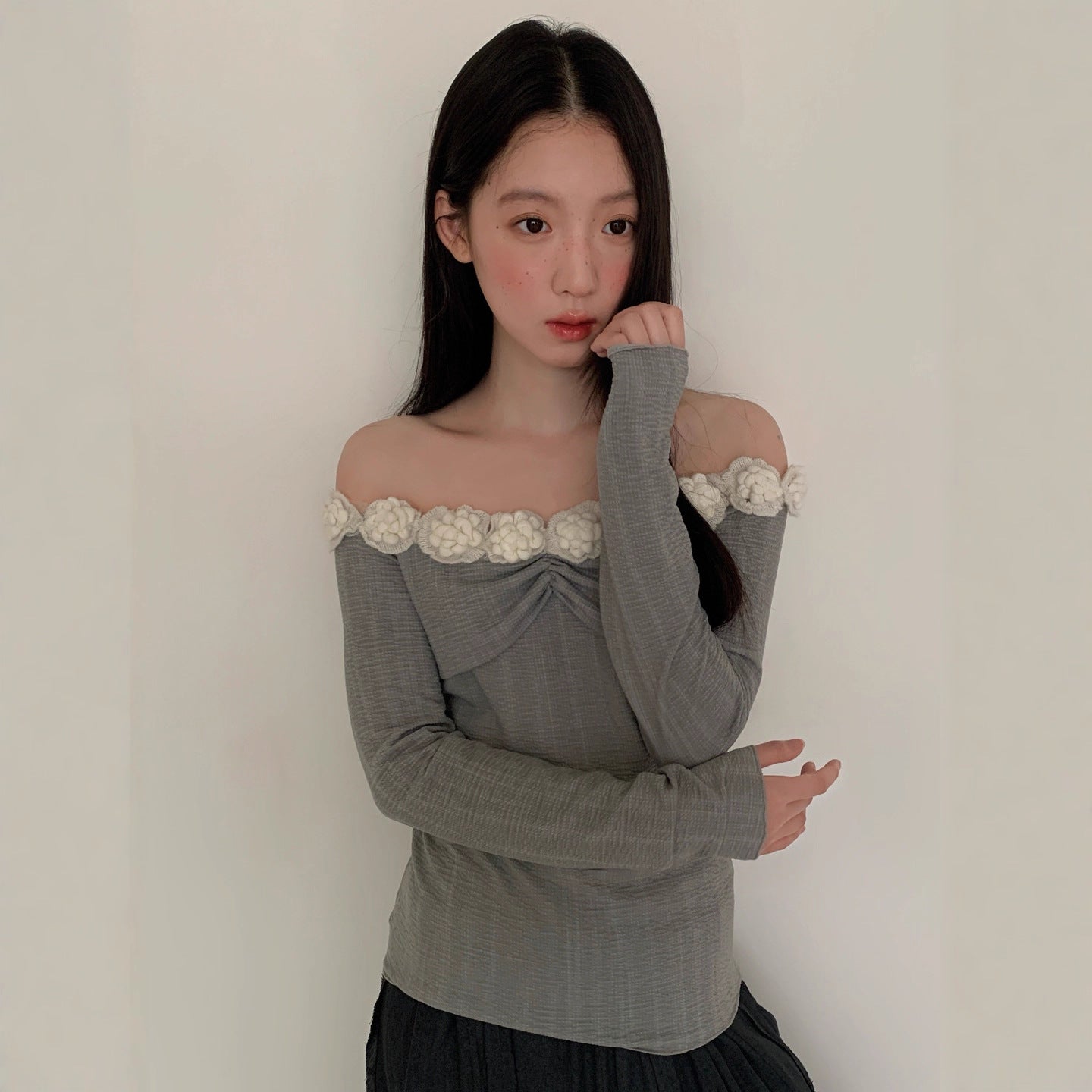 Sweet slim-fit three-dimensional flower splicing one-word shoulder top
